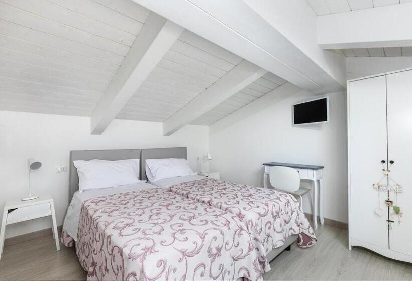 اتاق لوکس چهار تخته, Ca  Mira   Room&breakfast