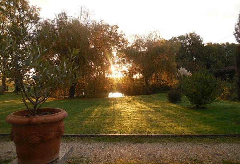 חדר משפחתי נוף לגינה, Chambre D’hôtes La Jument Grise