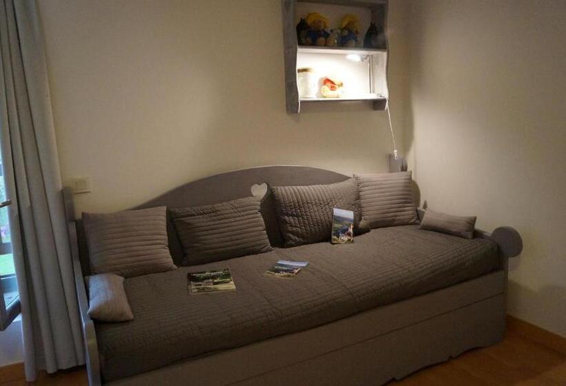 חדר משפחתי נוף לגינה, Chambre D’hôtes La Jument Grise