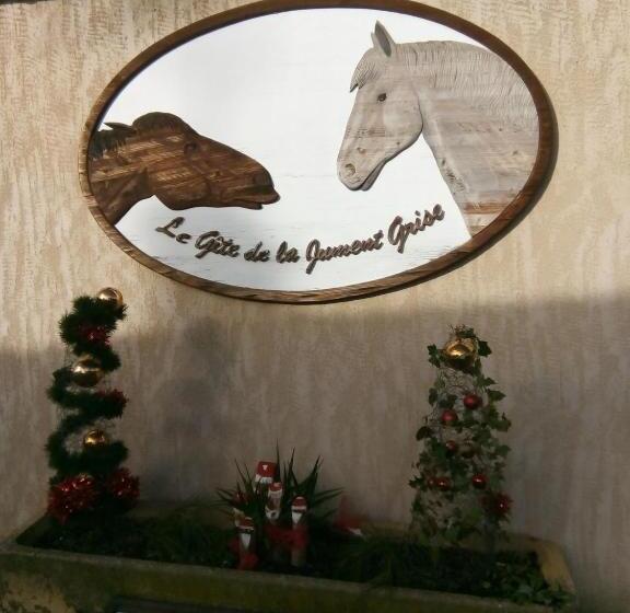 חדר משפחתי נוף לגינה, Chambre D’hôtes La Jument Grise