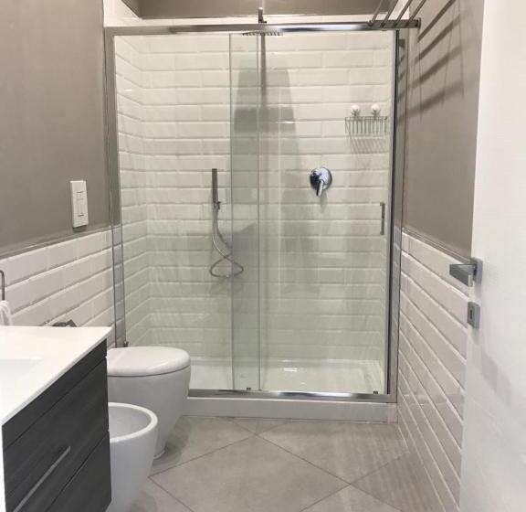 חדר משפחתי, La Corte Di Arianna