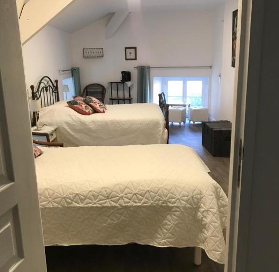 חדר סטנדרט לשלושה, Moulin De L Abbesse