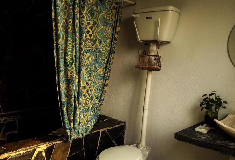 سوییت, Hospedaje Totalmanik