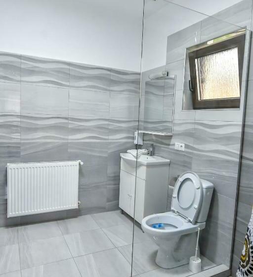 غرفة قياسية مزوَّدة بشُرفة, Casa Nely