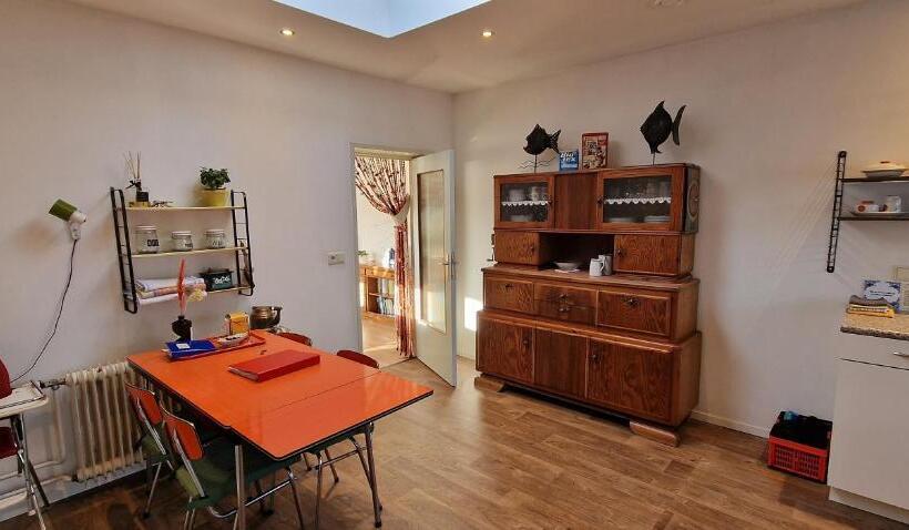 ویلای استاندارد با چشمانداز باغ, B&b Ut Kantuurke