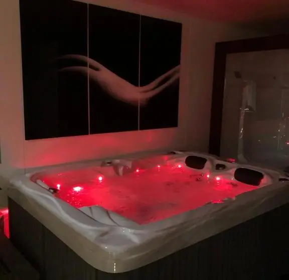 スタンダードスタジオ, Spabyelleetlui Spa Rouge Ou Bleu