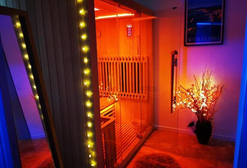 Номер Стандарт с Гидромассажем, Spabyelleetlui Spa Rouge Ou Bleu