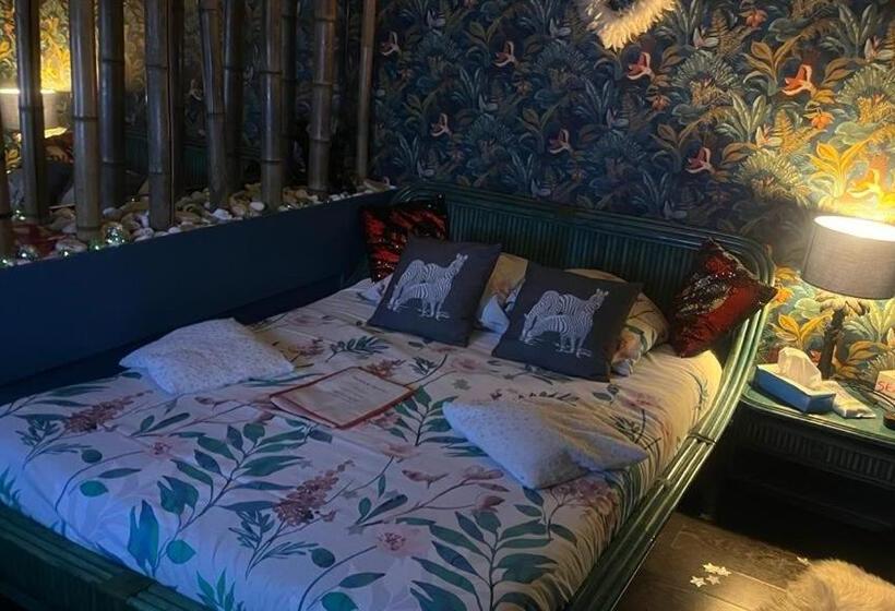 Номер Стандарт с Гидромассажем, Spabyelleetlui Spa Rouge Ou Bleu
