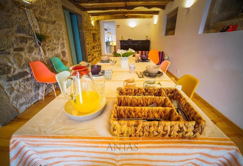 اتاق استاندارد سه نفره, Antas Guest House