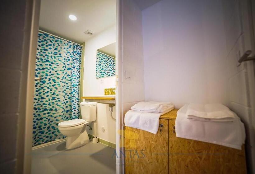 اتاق استاندارد سه نفره, Antas Guest House