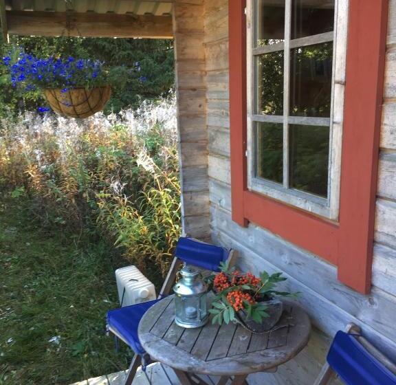Семейный Номер, Cabin On Husky Farm