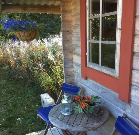 ファミリールーム, Cabin On Husky Farm