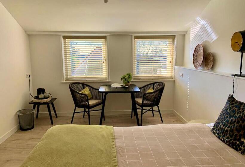 غرفة قياسية مطلّة علي حمام السباحة, De Heerlijkheid Van Noordwelle Adults Only