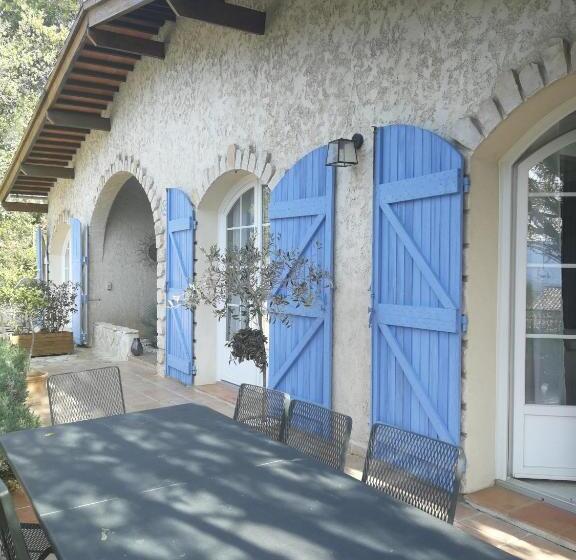 Номер Стандарт Вид на Сад, La Cigalette