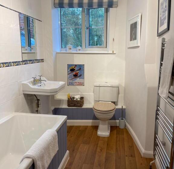 חדר סטנדרט, The Long House