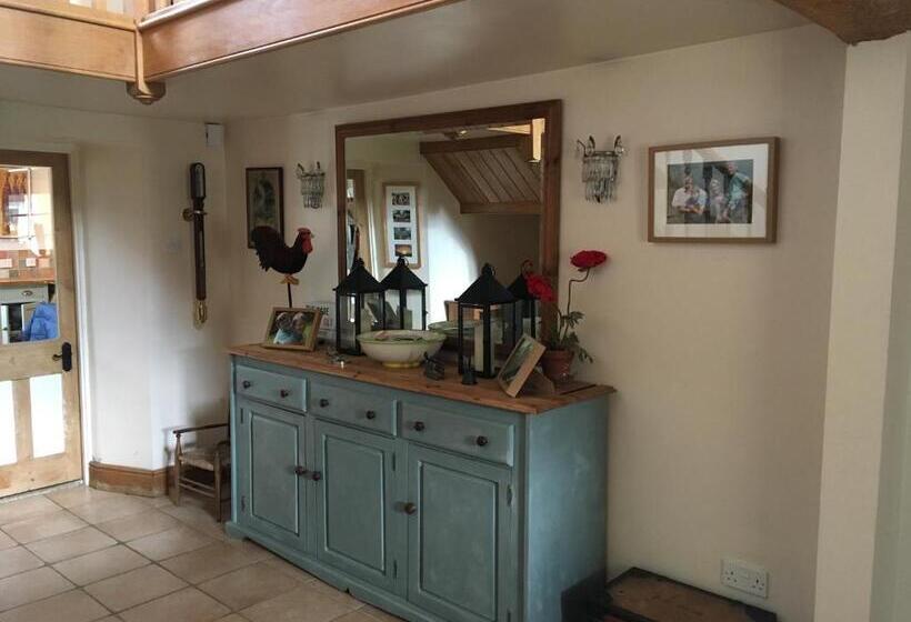 חדר סטנדרט, The Long House