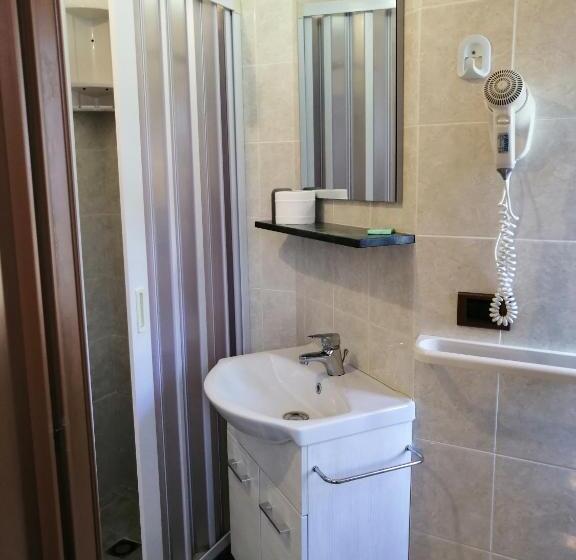 スタンダードルーム, Accussì