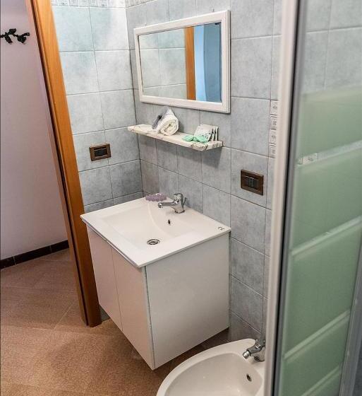 スタンダードトリプルルーム, Accussì