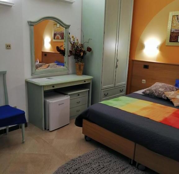 スタンダード４人部屋, Accussì