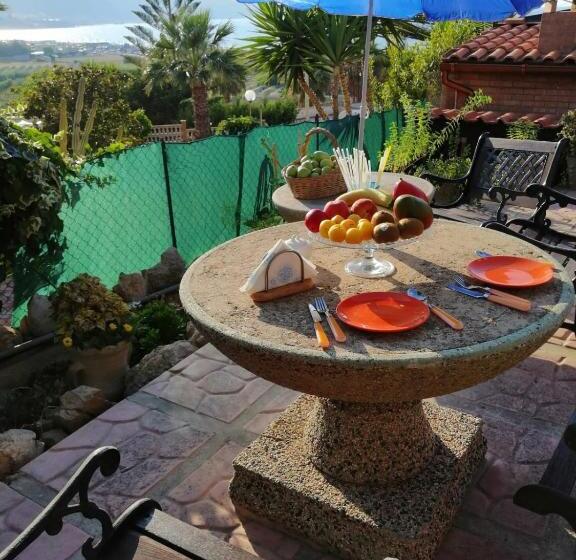 スタンダード４人部屋, Accussì