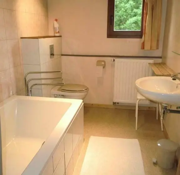 浴室共有ファミリールーム, Chambres D Hôtes Des Ardennes