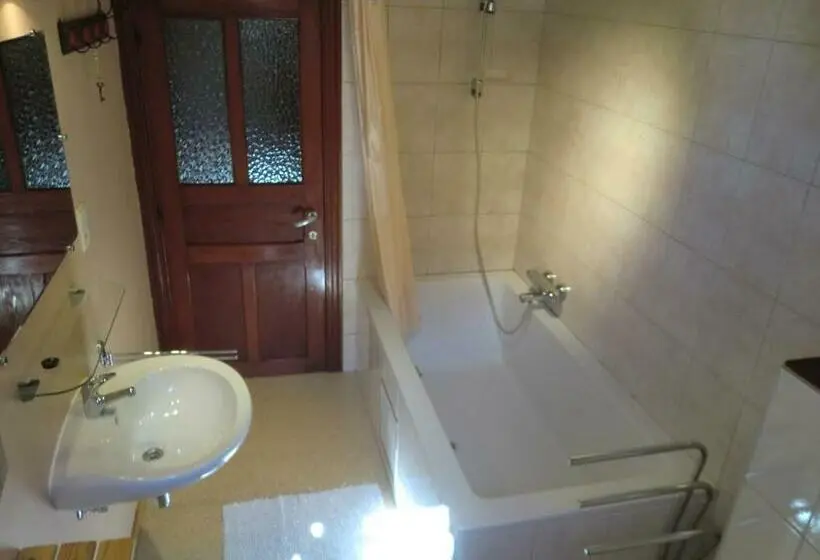 バス共有のスタンダードルーム, Chambres D Hôtes Des Ardennes