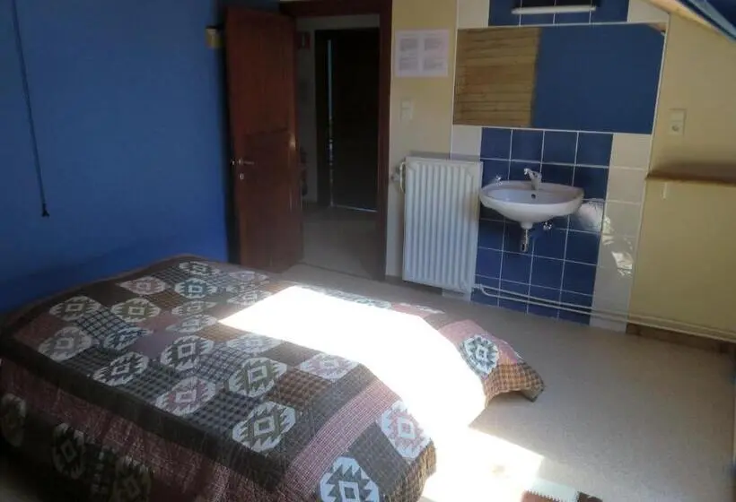 バスルーム共有のトリプルスタンダード, Chambres D Hôtes Des Ardennes