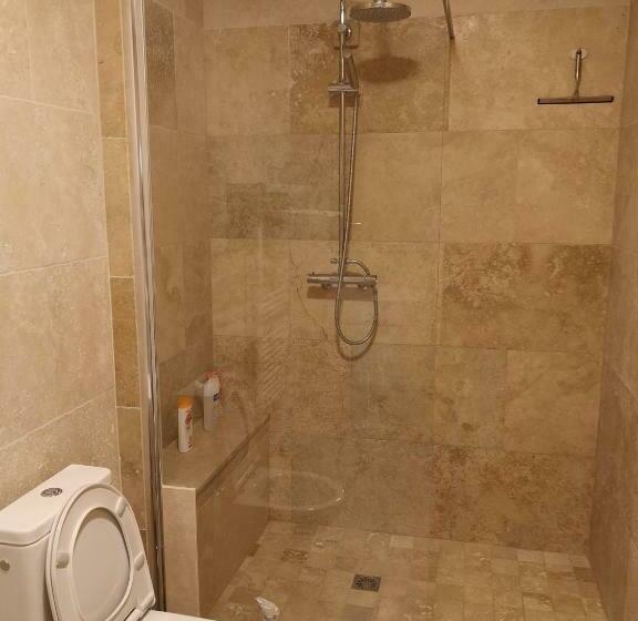 스탠다드 스튜디오, La Bastide Du Limon