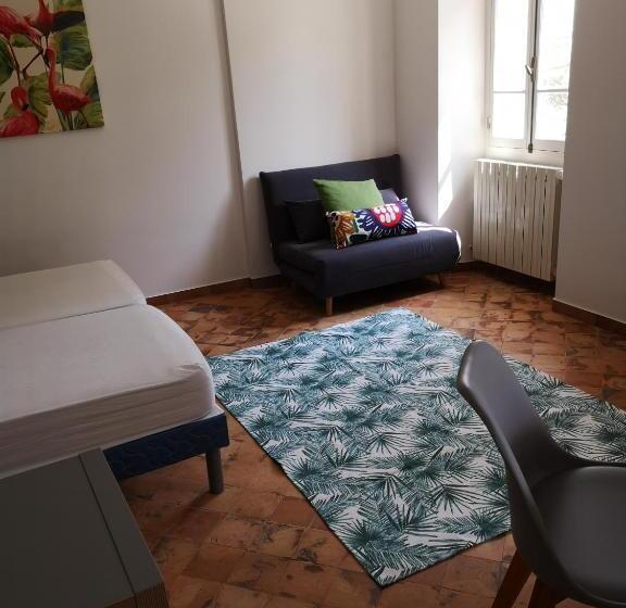 스탠다드 스튜디오, La Bastide Du Limon