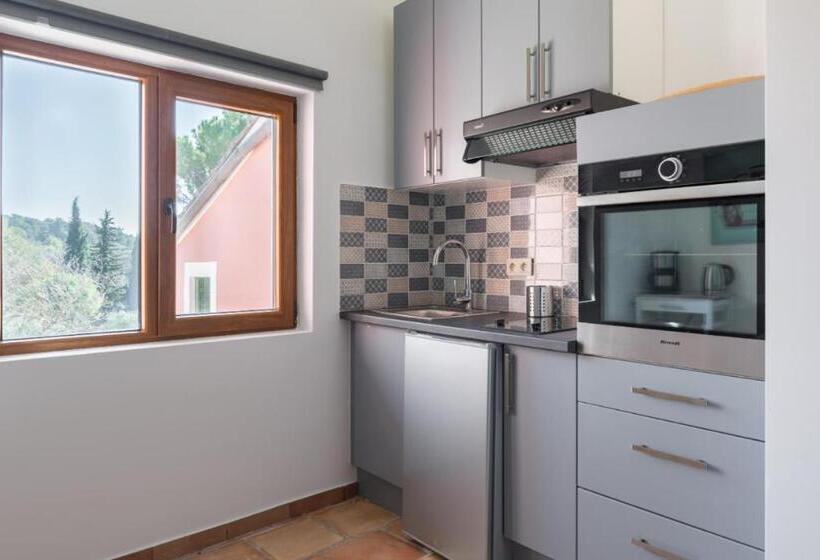 스탠다드 스튜디오, La Bastide Du Limon