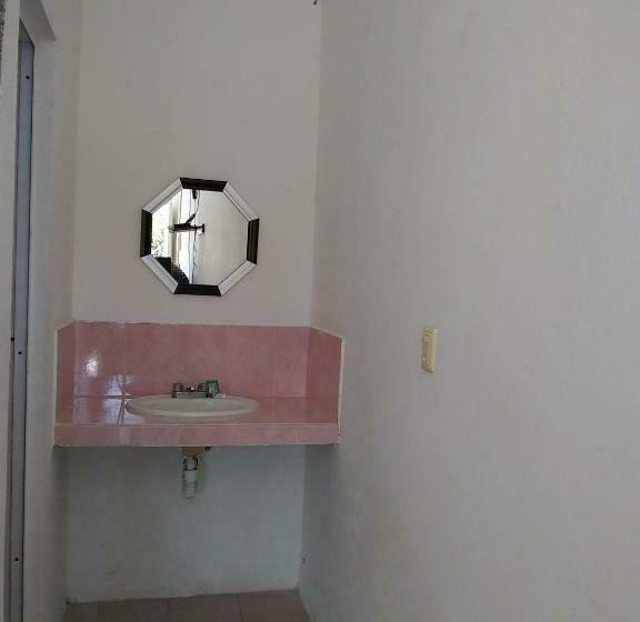 이코노미 룸, Villas Del Rey