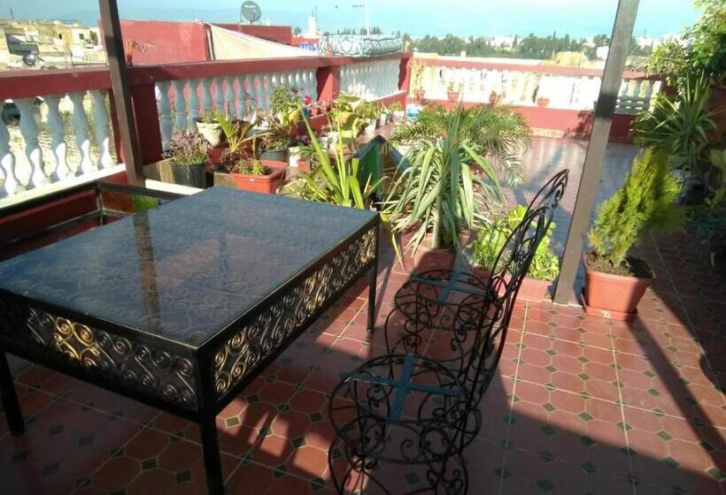 سوییت خانوادگی, Riad Yanis