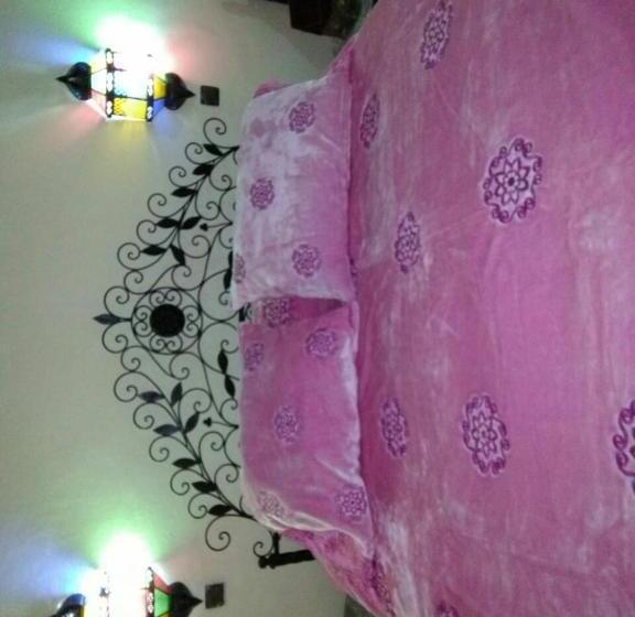 اتاق لوکس, Riad Yanis