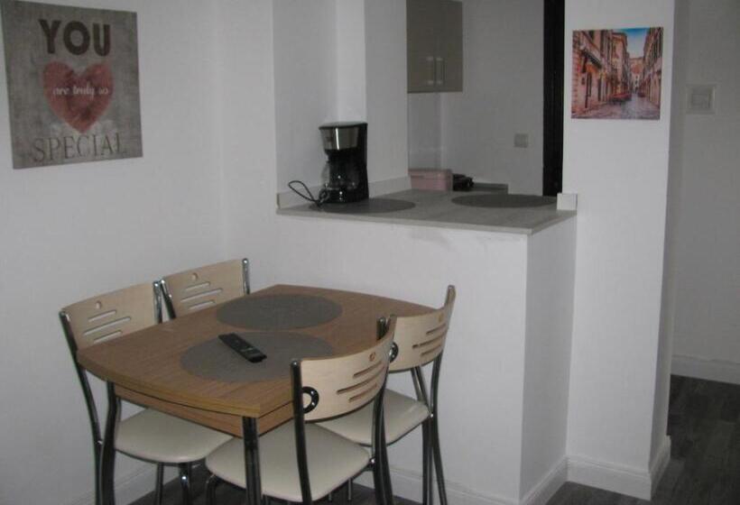 ２ベッドルームアパートメント, 4 Seasons Apartments