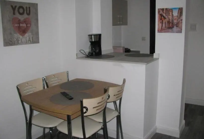 ２ベッドルームアパートメント, 4 Seasons Apartments
