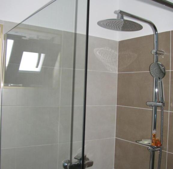 ２ベッドルームアパートメント, 4 Seasons Apartments