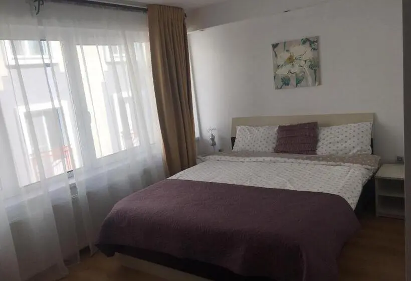 スタンダードルーム, 4 Seasons Apartments