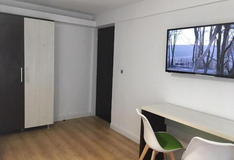 スタンダードルーム, 4 Seasons Apartments