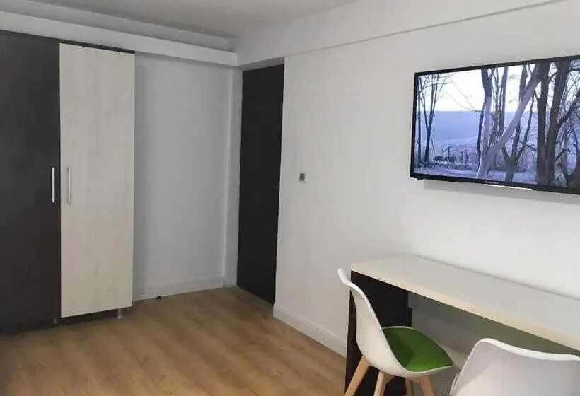 スタンダードルーム, 4 Seasons Apartments