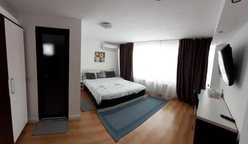 スタンダードルーム, 4 Seasons Apartments