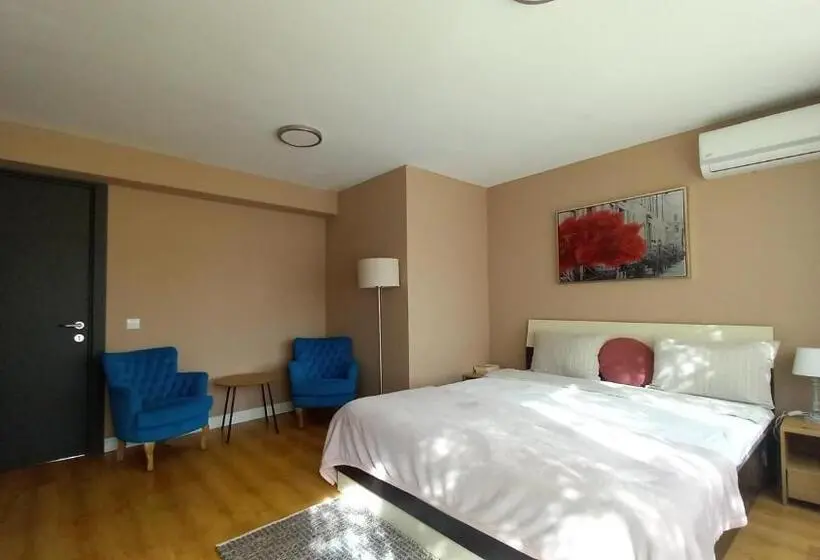 デラックススイート, 4 Seasons Apartments