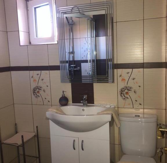 デラックススイート, 4 Seasons Apartments