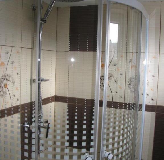 デラックススイート, 4 Seasons Apartments