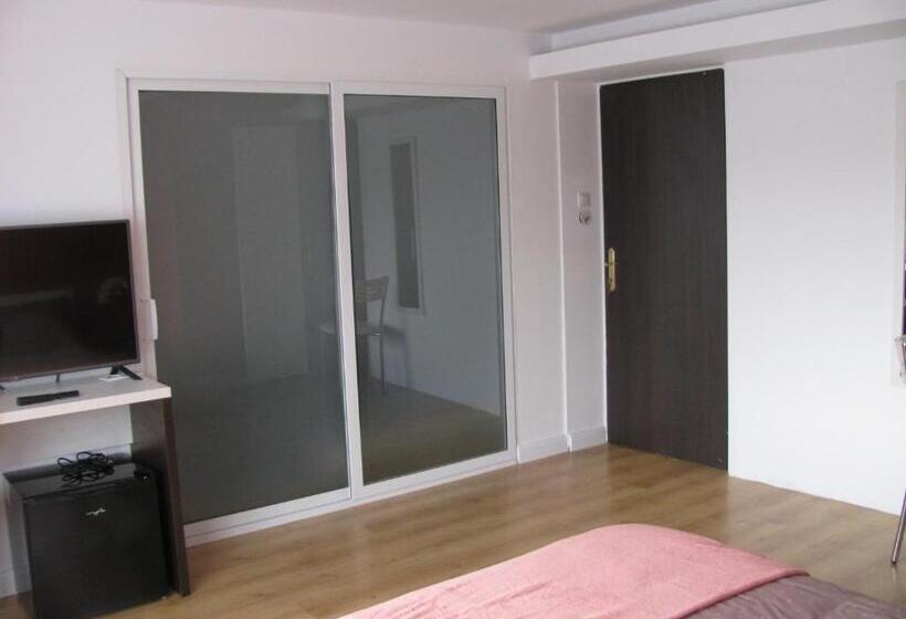 デラックススイート, 4 Seasons Apartments