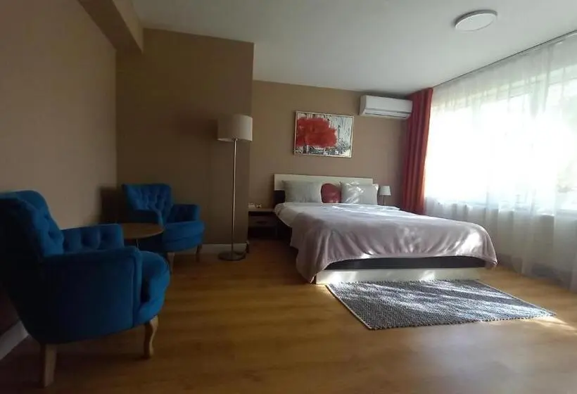 デラックススイート, 4 Seasons Apartments