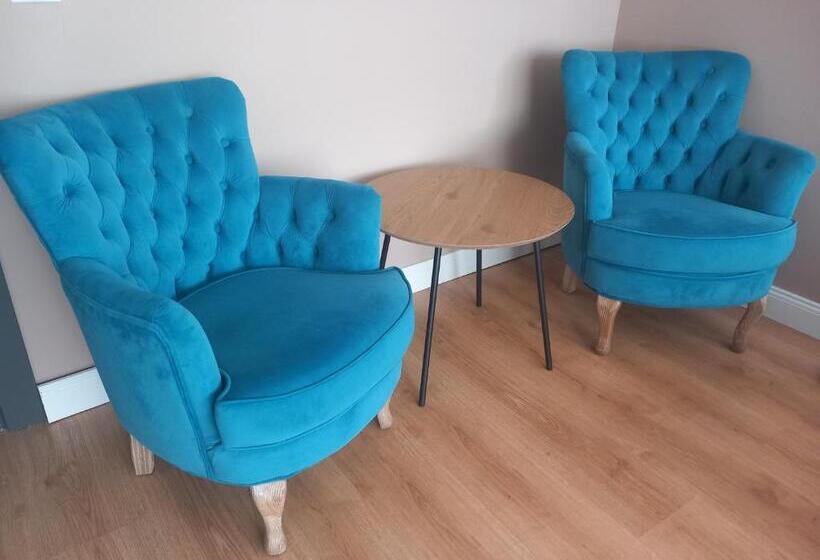 デラックススイート, 4 Seasons Apartments