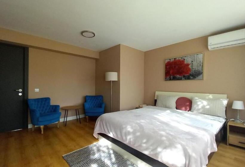 デラックススイート, 4 Seasons Apartments