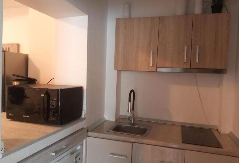 ２ベッドルームアパートメント, 4 Seasons Apartments