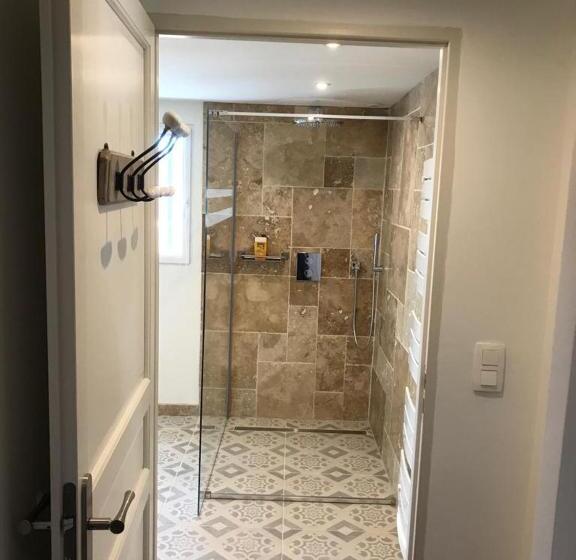 חדר דחוקס עם מיטת קינג, L  Esmerand