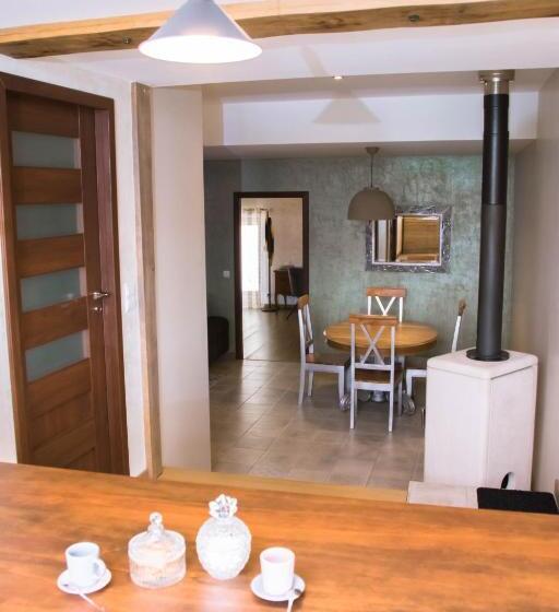 غرفة قياسية, La Chambre Enchantée